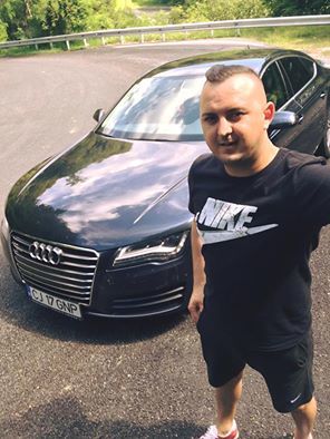 Vasilică şi-a cumpărat o maşină din banii de la nuntă.