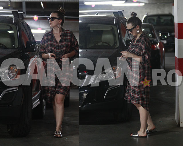 Adela Popescu a mers la masaj în mall.