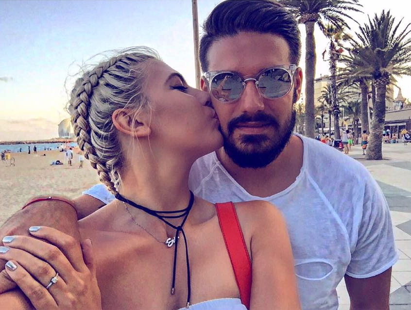 Sore s-a fotografiat alături de iubitul ei în vacanţă.