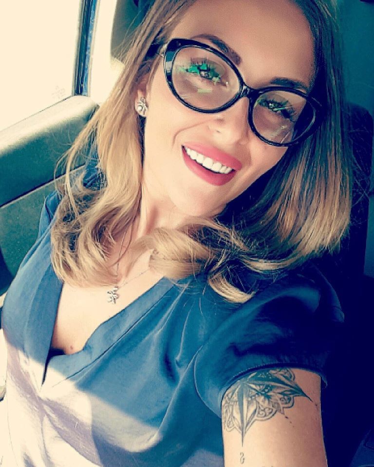 Oana Radu le-a arătat prietenilor de pe Facebook că şi-a făcut încă o intervenţie estetică