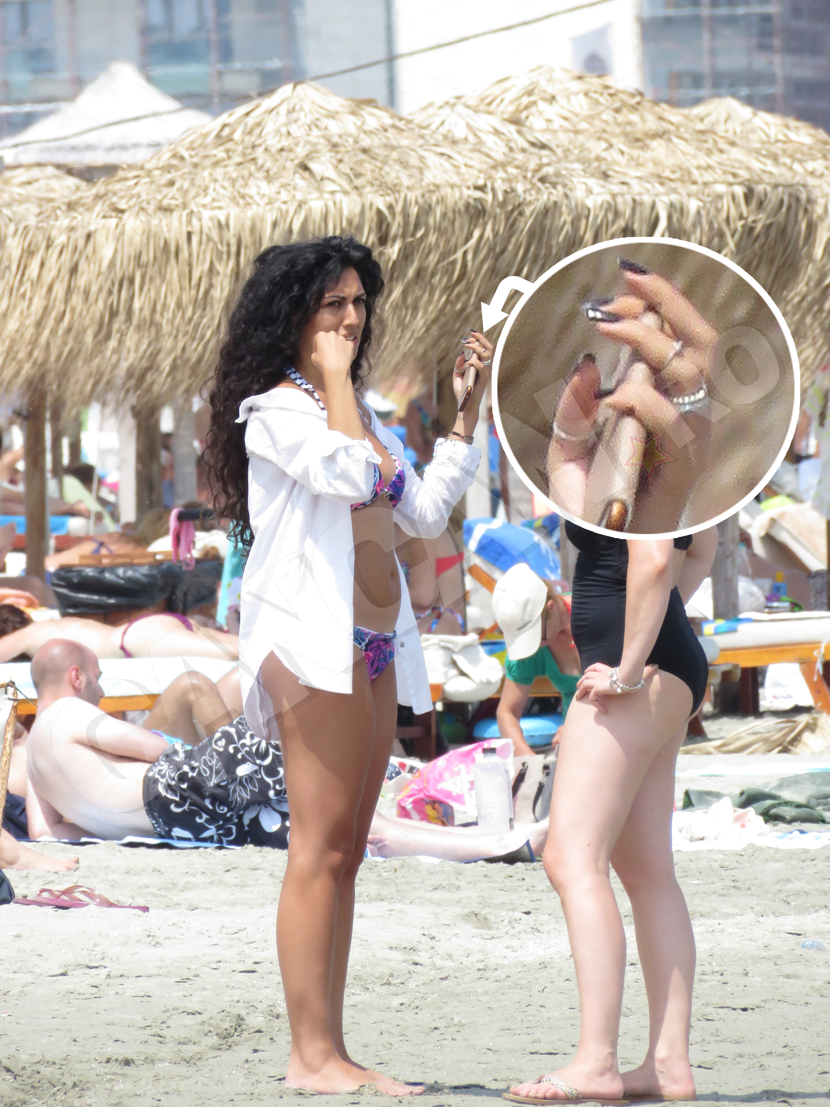 Doiniţa Oancea a purtat o verighetă şi a pozat drept o femeie măritată, cât a stat pe plajă