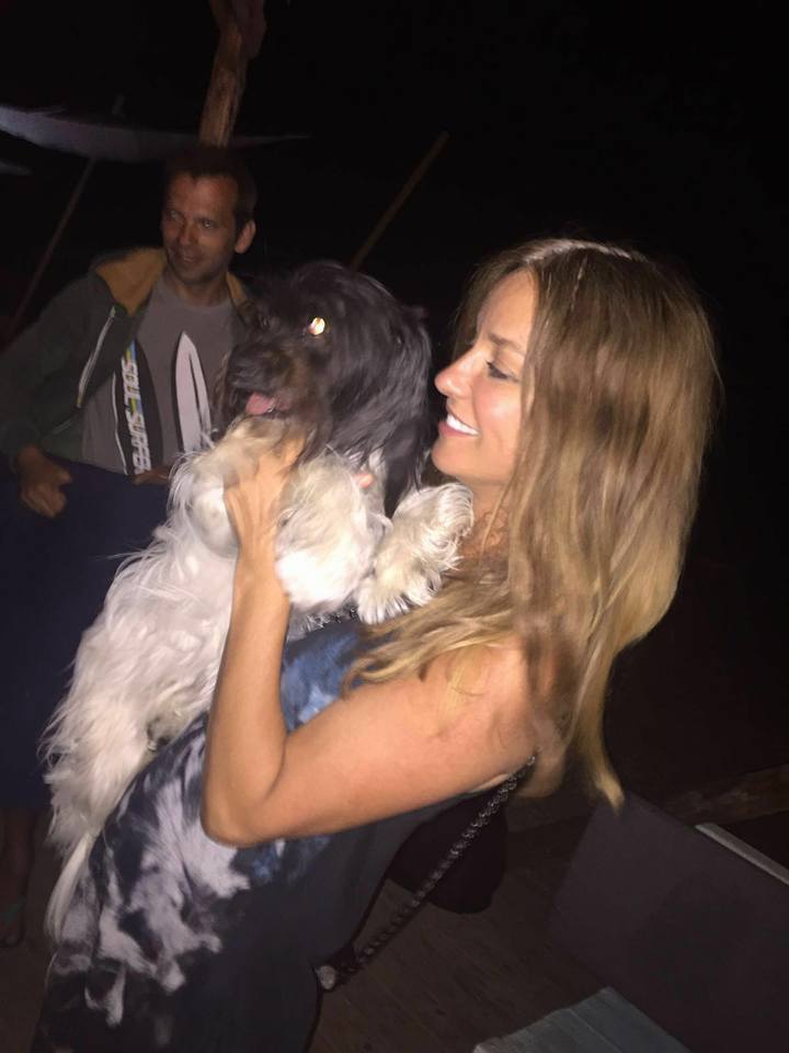 Tania Budi s-a pozat cu Bela, căţeluşa ei.