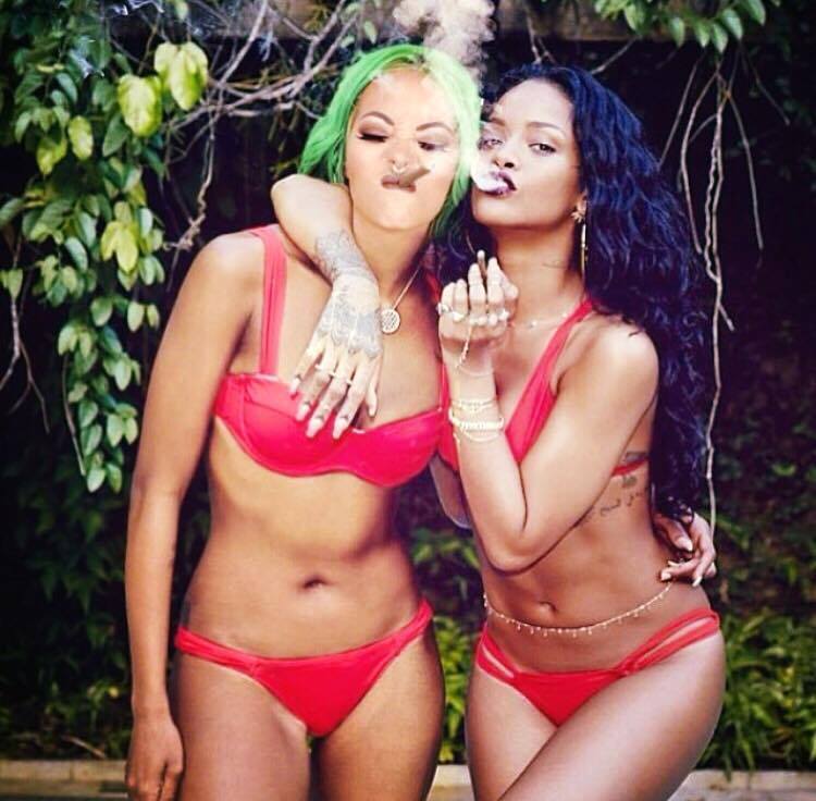 Aceasta este fotografia postată de Delia, care dovedeşte cât de mult îşi dorea să facă un selfie alături de Rihanna.