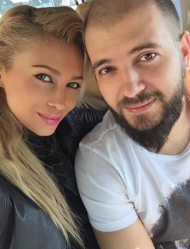 Lora şi Ionuţ formează un cuplu de mai bine de un an.