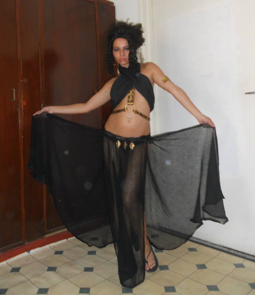 Elena de la ”Insula Iubirii” obişnuia să se îmbrace în costume orientale.