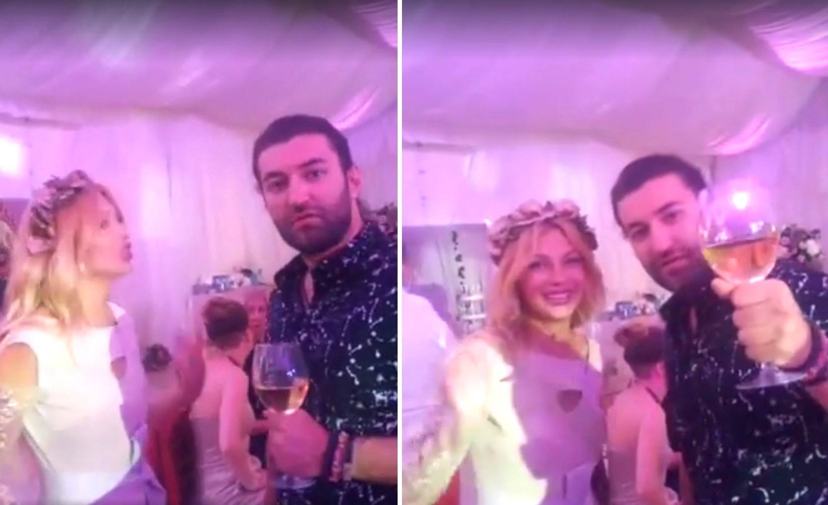 Smiley a fost surprins în compania Lorei.