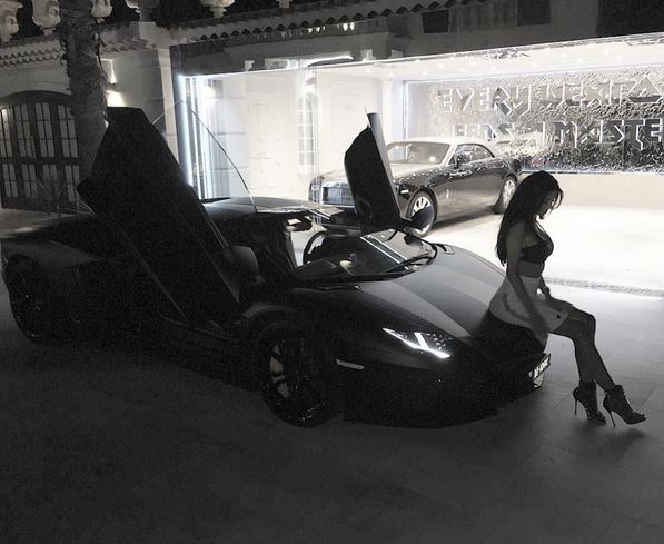 Philipp Plein le-a arătat tututor cum o răsfaţă pe iubita sa, românca Andreea Sasu