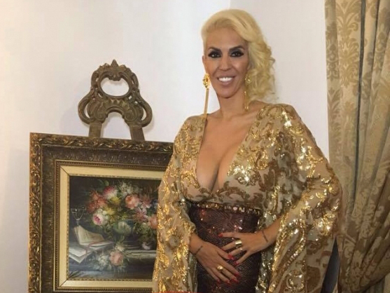 Raluca Bădulescu a arătat ca o adevărată regină la petrecerea de nuntă (sursă foto: Wowbiz)