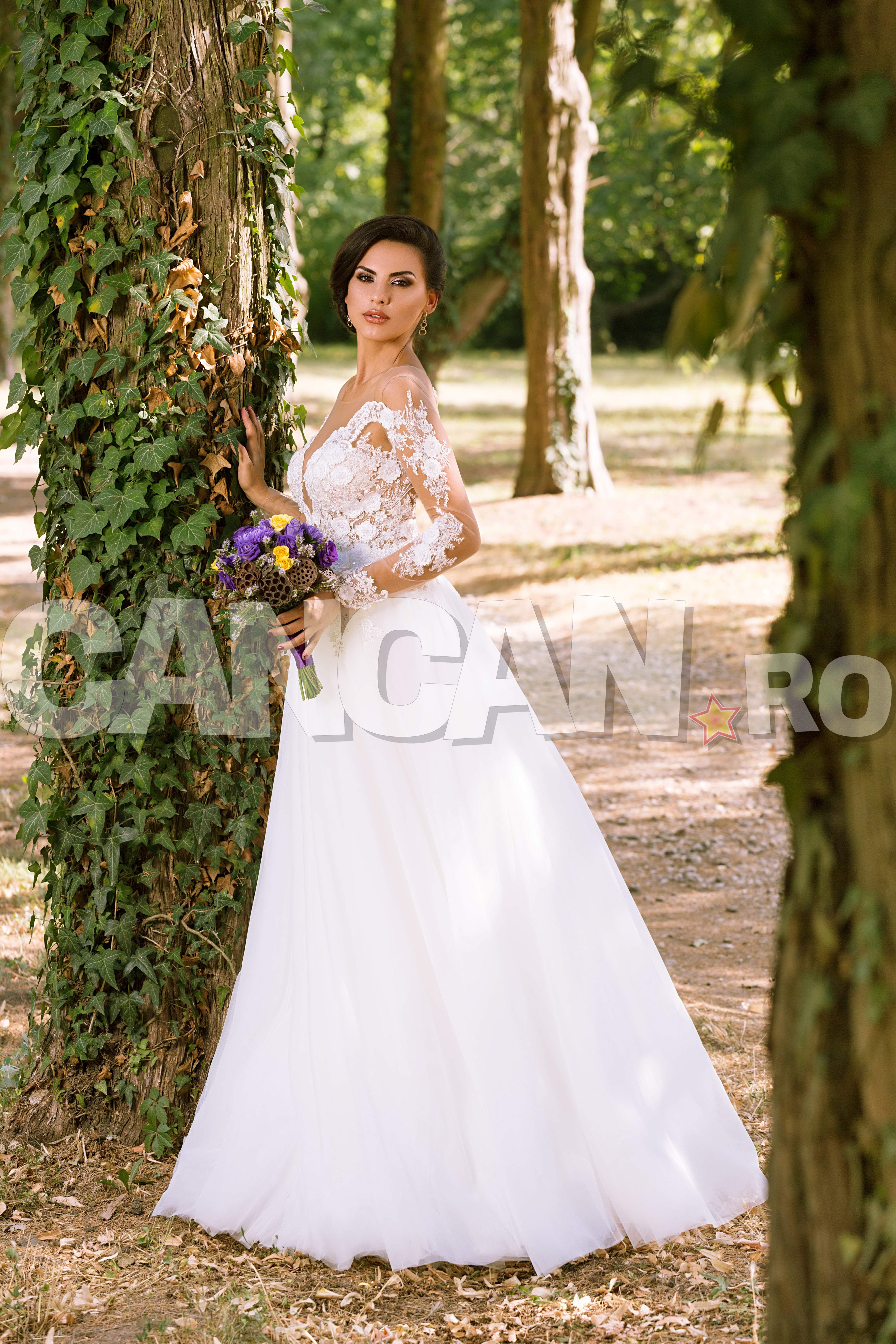 Lavinia a probat zece rochii de mireasă, toate de la designeri şi case de modă de renume.