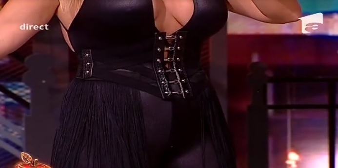 Aşa arată talia Andei Adam fără Photoshop.