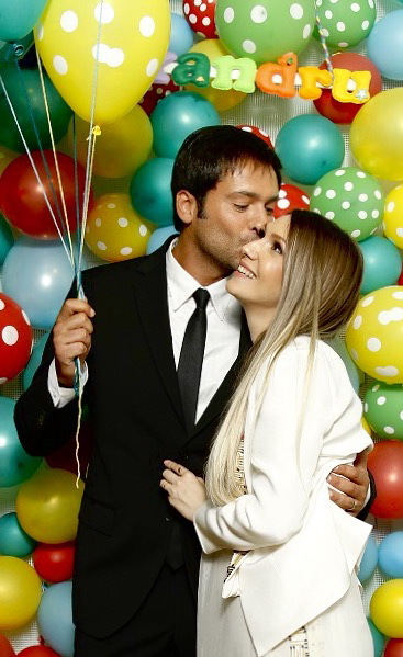 Adela Popescu şi Radu Vâlcan şi-au creştinat copilul duminică.