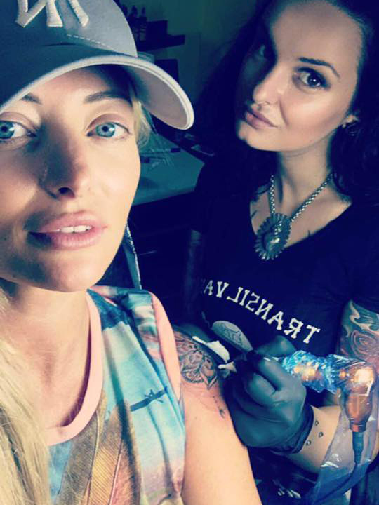 Delia a mers să îşi facă un tatuaj chiar cu câteva ore înainte de Media Music Awards