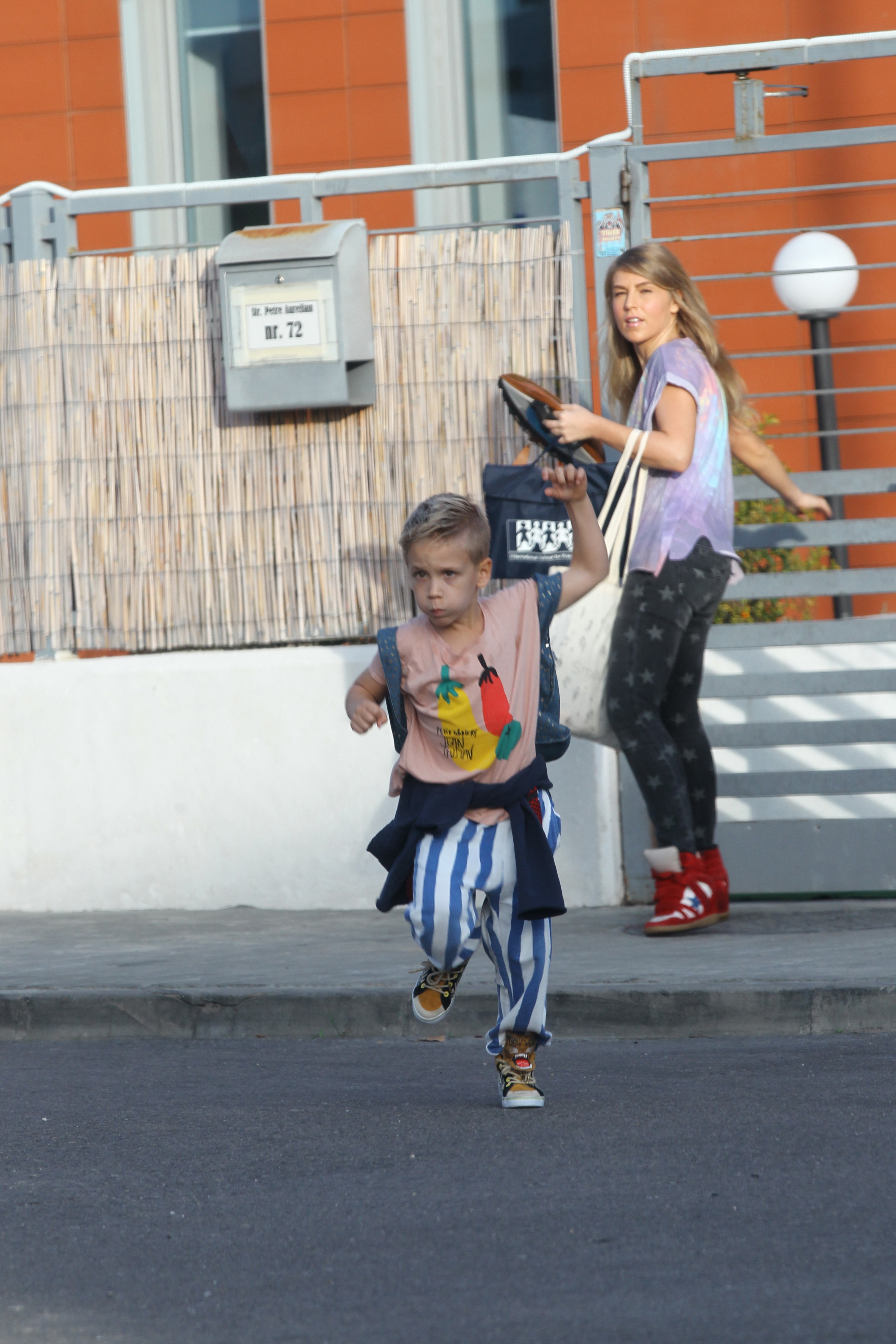 Fiul cântăreţei, Robin, o ajută şi el să se menţină în formă.