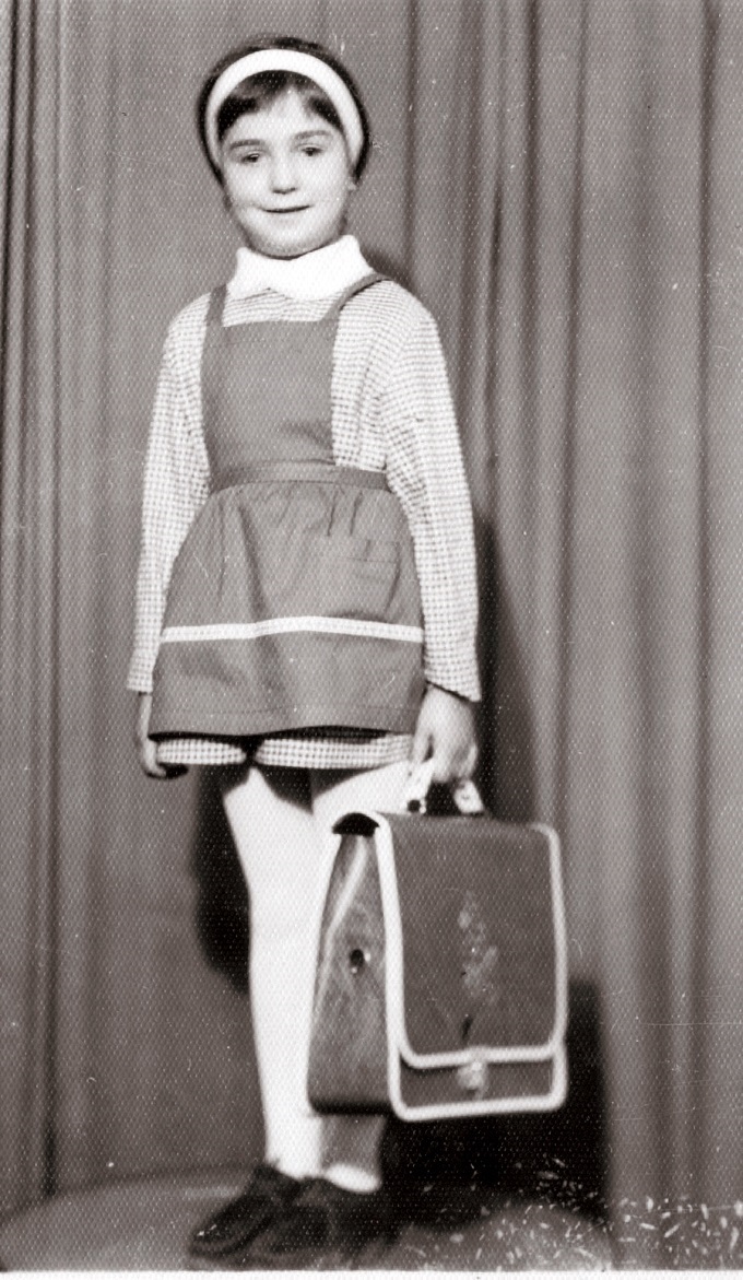 Aşa arăta Monica Anghel în prima zi de şcoală.