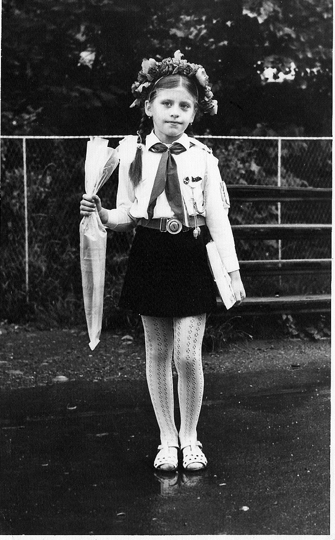 Aşa arăta Loredana Groza în prima zi de şcoală.