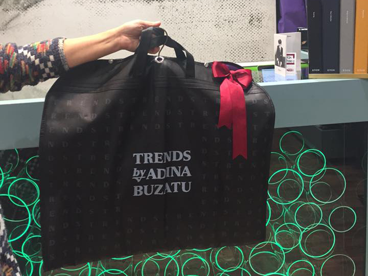 Anamaria Prodan i-a făcut cadou lui Reghe o pereche de jeansi cu steluţe