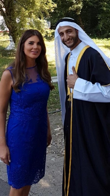 Hamude s-a pozat alături de această şatenă.