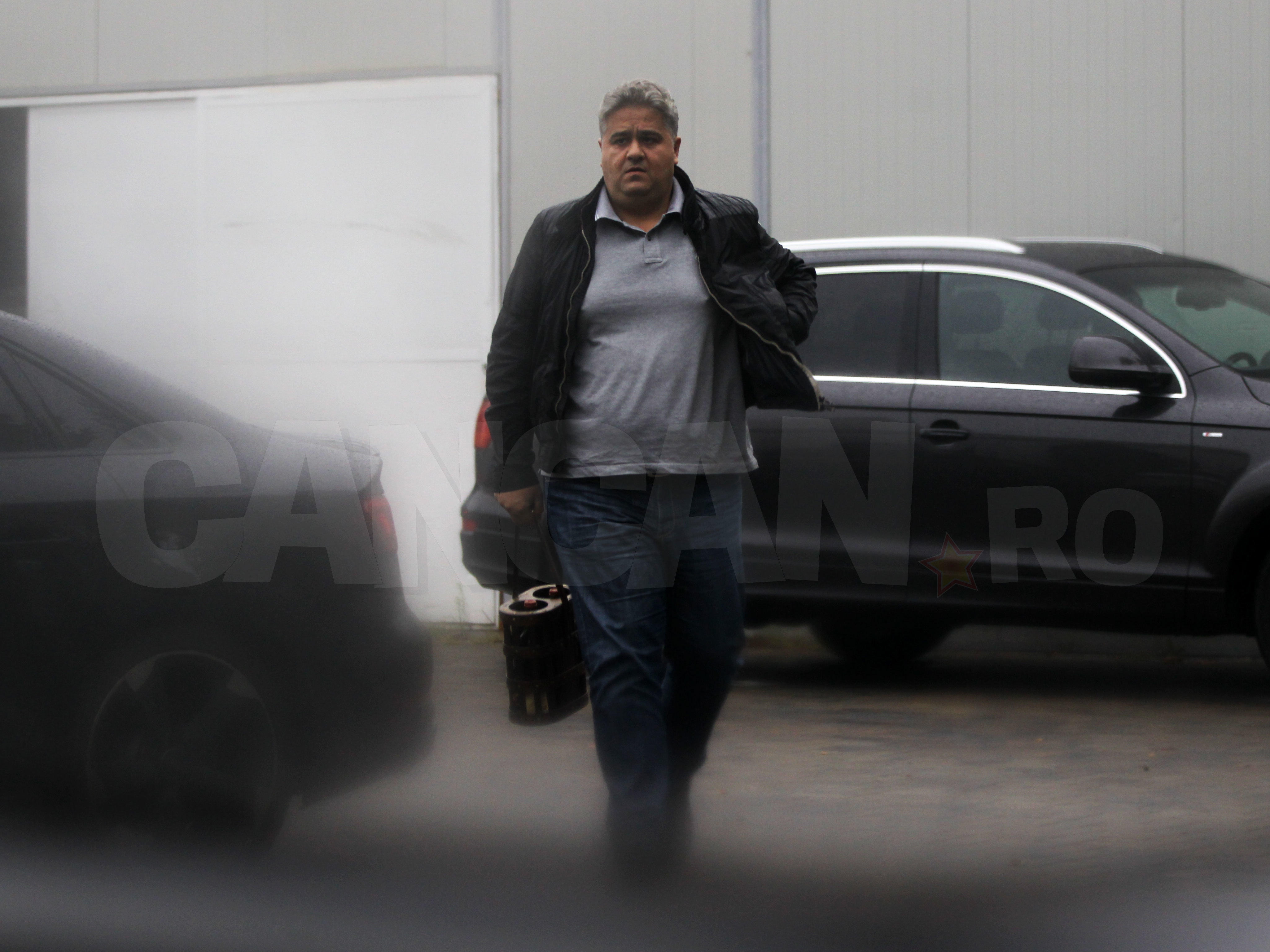 Adrian Thiess a venit la Reghe ”înarmat” cu un cadou!