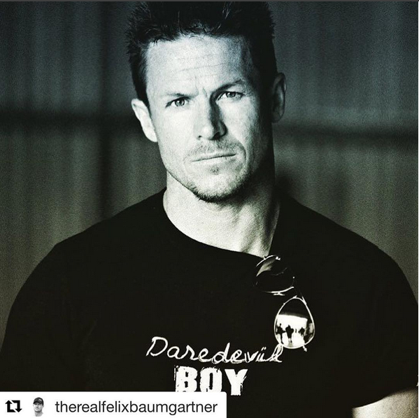 Mihaela l-a convins pe Felix să îşi facă un cont de Instagram.