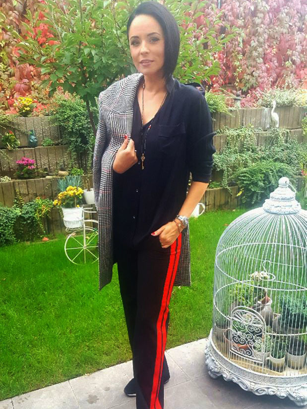 Andreea Marin a fost întrebată dacă are sau nu vreo operaţie estetică, după ce fanii u văzut această imagine cu ea pe Facebook