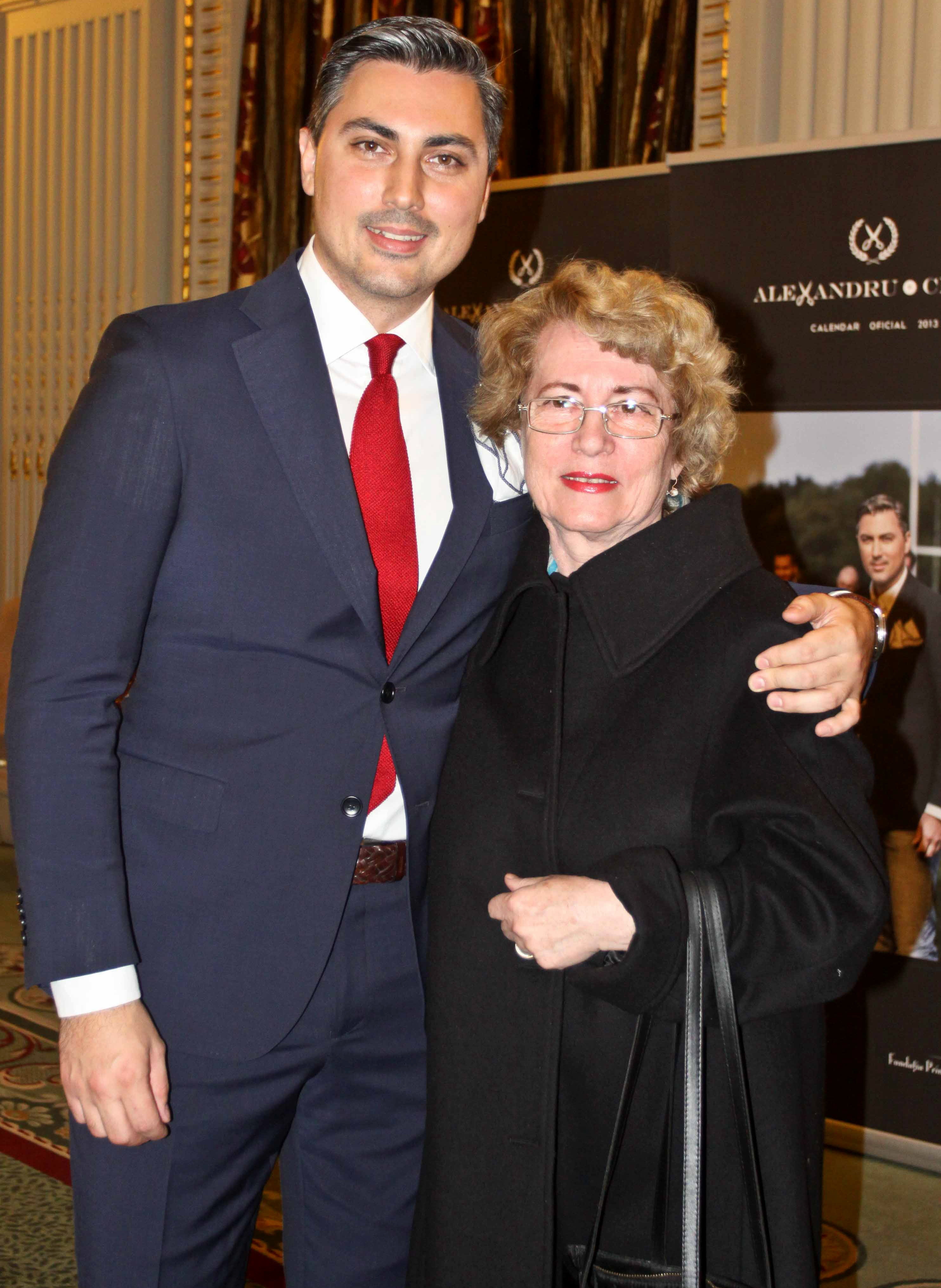 Alexandru Ciucu, alături de mama sa.