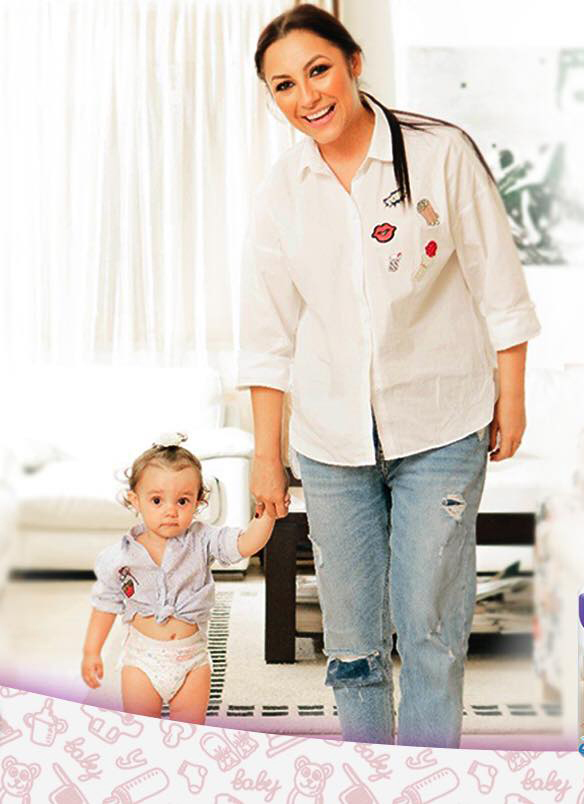 Andra a anunţat pe toată lumea că fetiţa ei, Eva Maria, a început să facă primii paşi