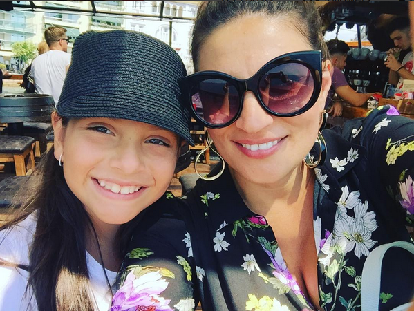 Ioana este mândră de fiica ei.