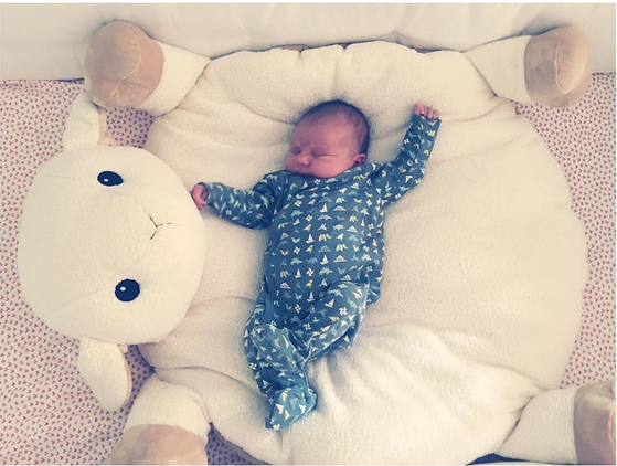 Superba actriţă a devenit mămică pentru a doua oară.