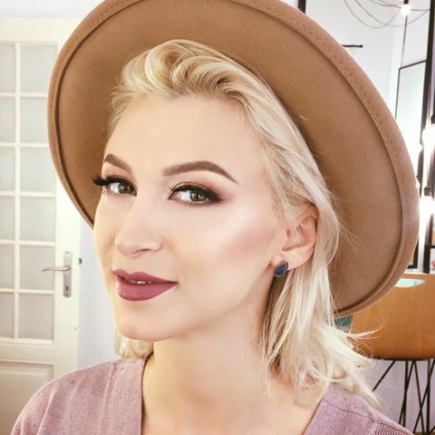 Andreea este de nerecunoscut după ce a devenit mămică.