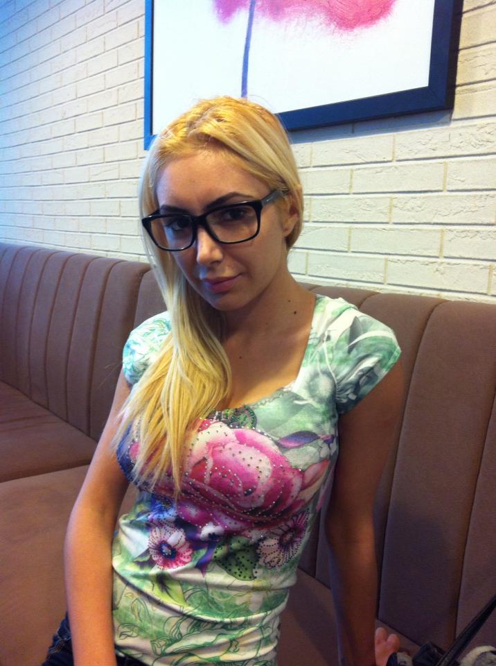 Sexy brăileanca este acum gravidă în cinci luni