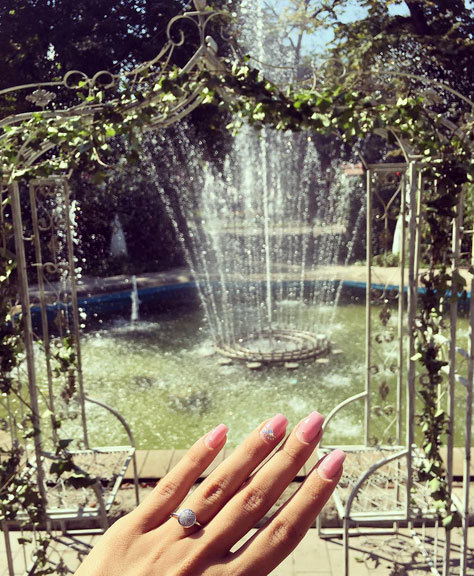 Acesta este diamantul de pe degetul Simonei