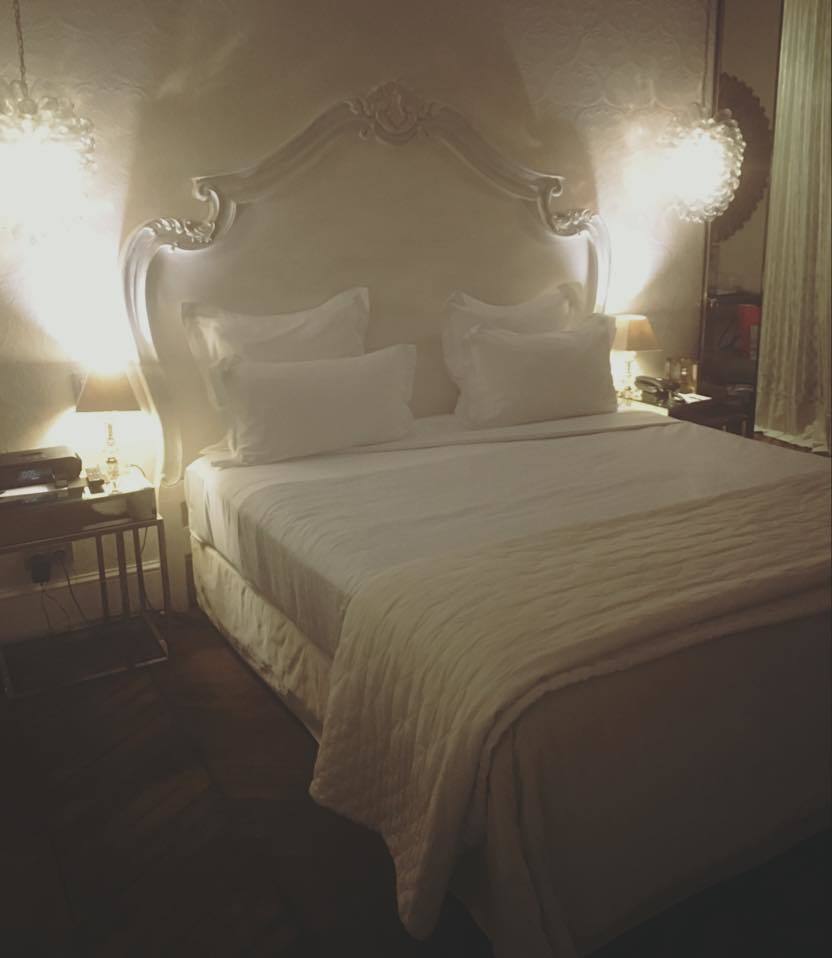 Aşa arată dormitorul Andreei Esca.
