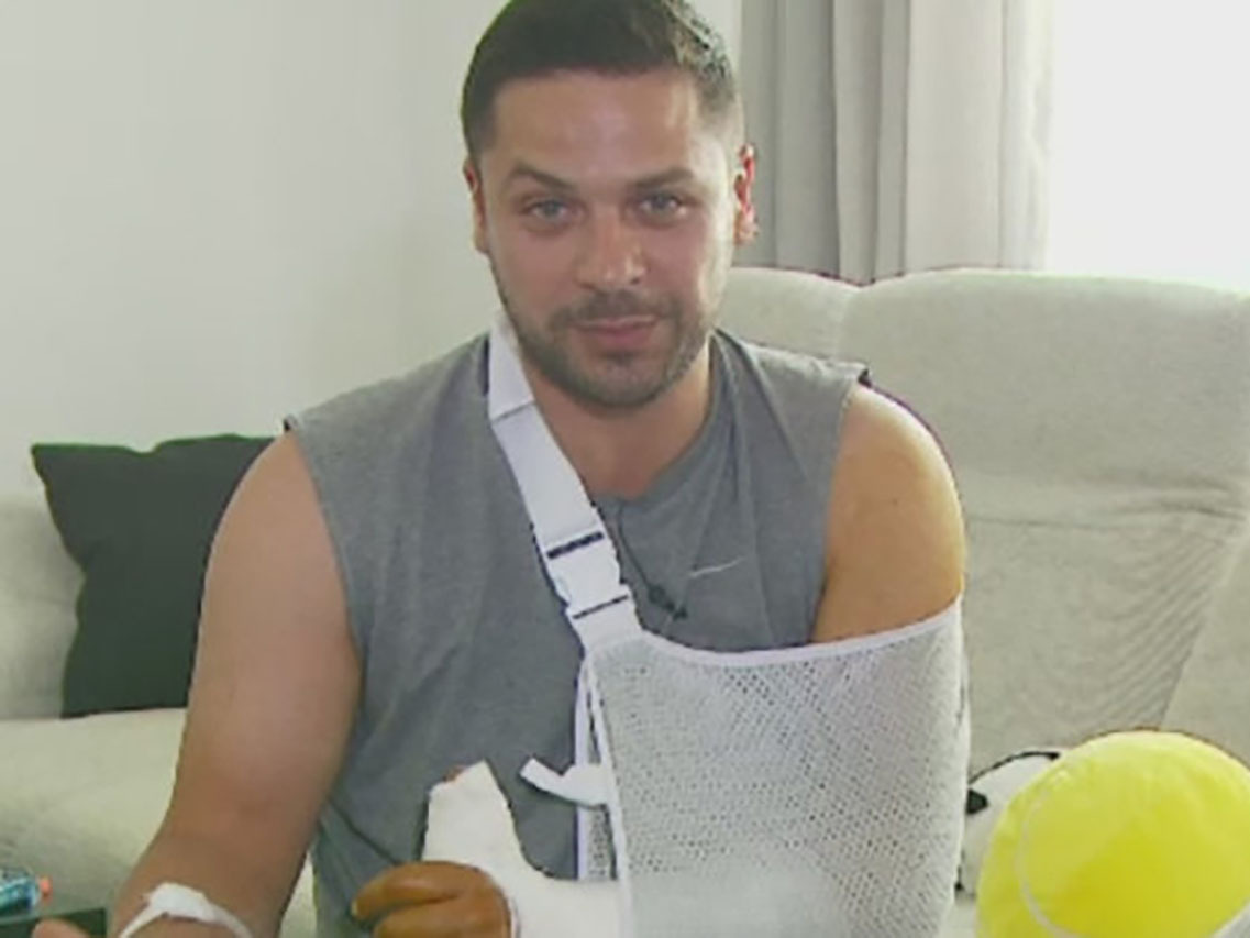 Actorul a avut nevoie de o perioadă destul de lungă de recuperare şi suferă şi acum