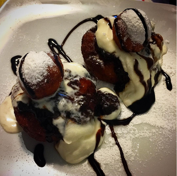 Fanii se întreabă dacă Speak a ieşit în oraş cu o nouă iubită.