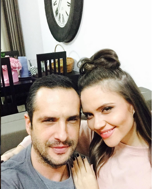 Cei doi sunt în culmea fericirii, chiar dacă sarcina este totuşi una cu probleme.