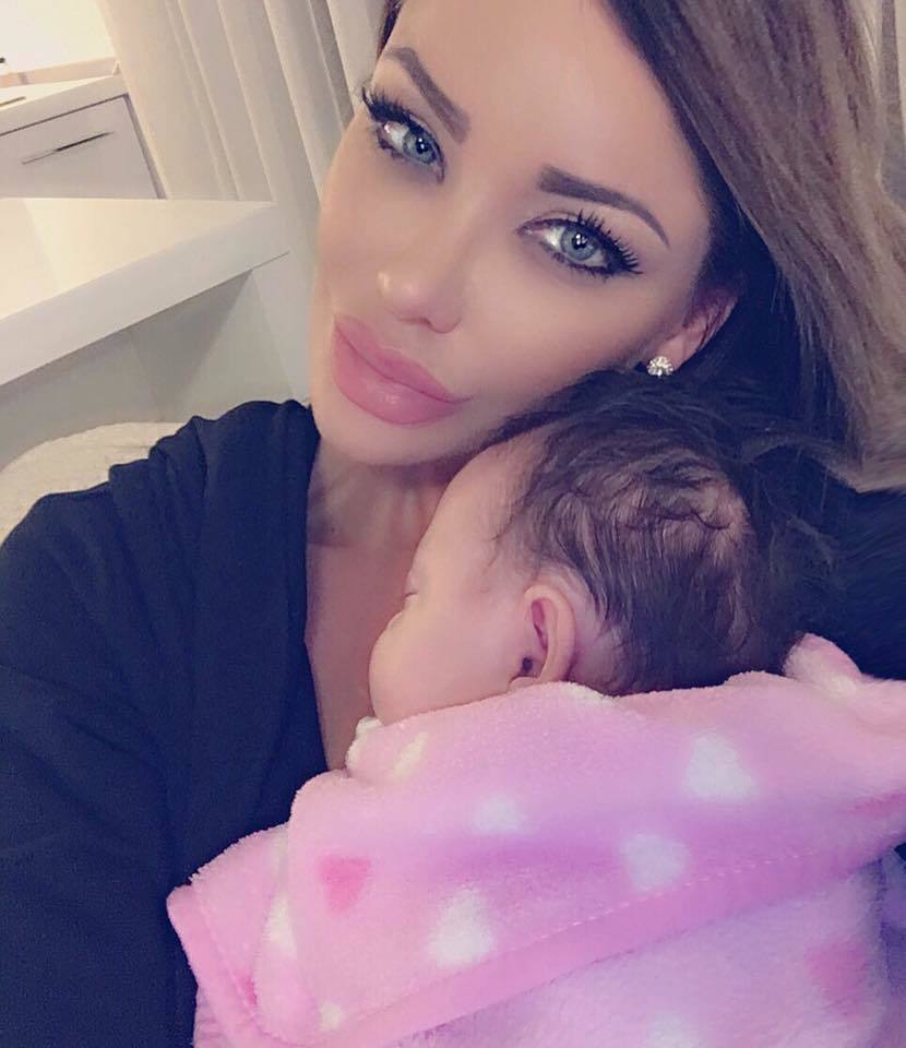 Bianca a anunţat pe toată lumea cum îşi va petrece timpul în acest sfârşit de săptămână