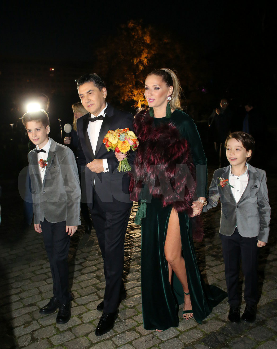 Cei doi băieţi ai Andreei au fost ”cavaleri de onoare”