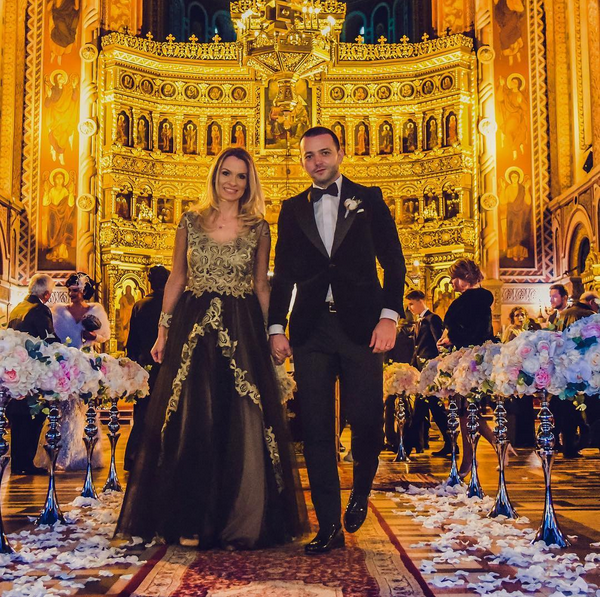 După 10 ani de căsnicie, cei doi se iubesc la fel ca la început.