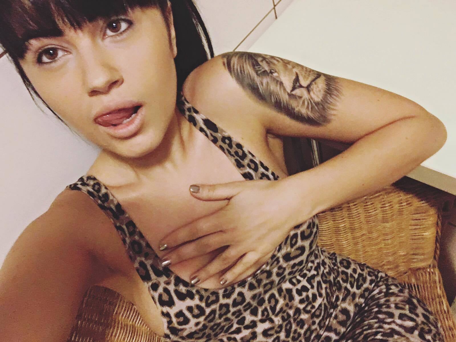 Deea şi-a schimbat look-ul.