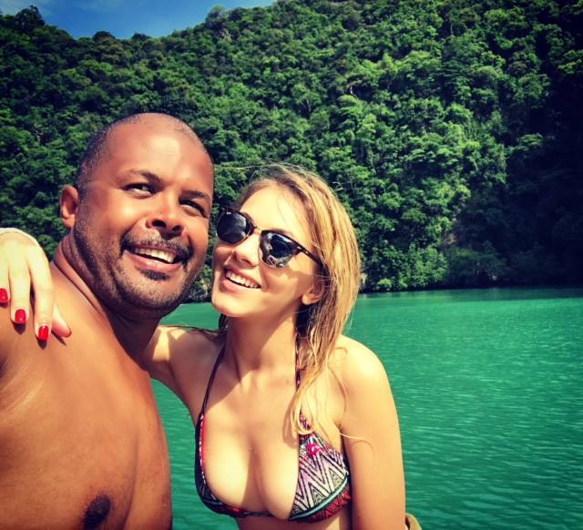 Andreea Ibacka s-a pozat alături de soţul ei în Thailanda.