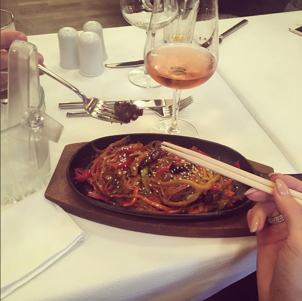 O fană a luat-o la rost pe Adelina.