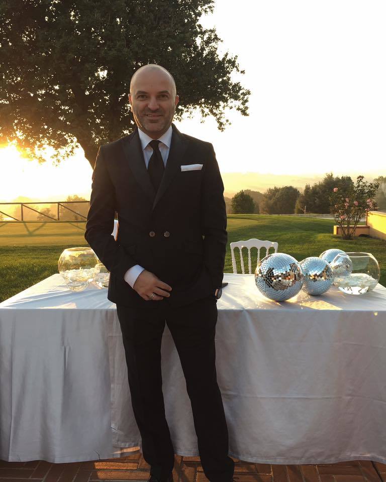 Capatos a vorbit la telefon cu un bărbat care pretinde că este soţul Israelei.