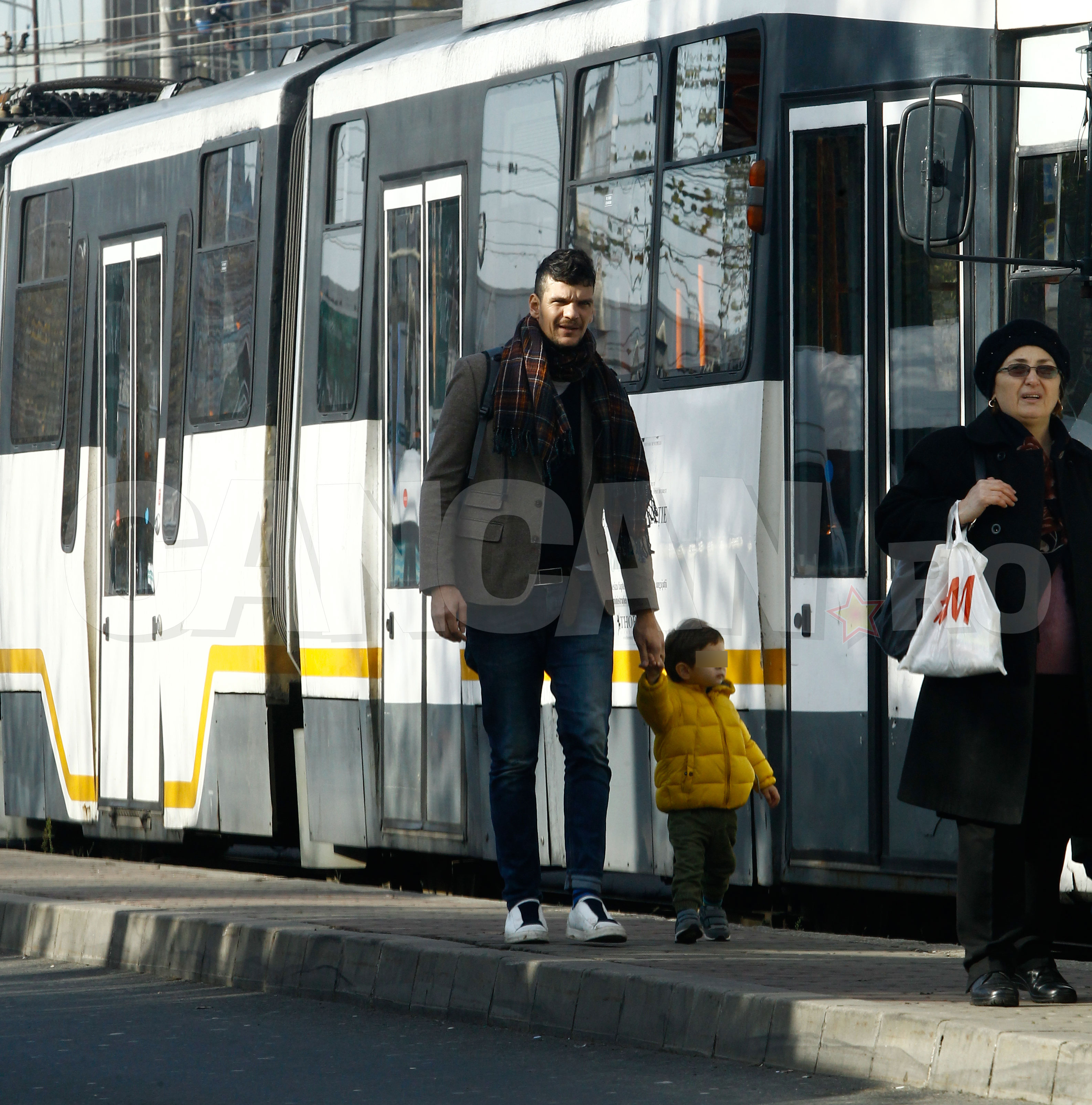 Tudor şi-a plimbat fiul cu tramvaiul