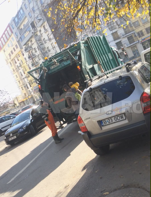 La finalul călătoriei au admirat maşina de gunoi