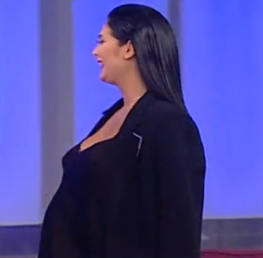 Burtica Roxanei Dobre a crescut mult.