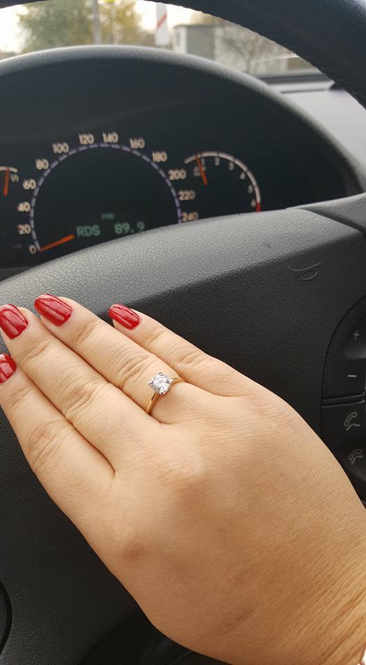 Bianca Rus a postat o imagine cu inelul pe care l-a primit de la un fan.
