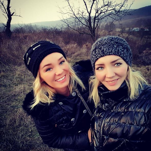 Maria Constantin a reuşit să uimească pe toată lumea atunci când s-a afişat cu sora ei, cu care seamănă leit