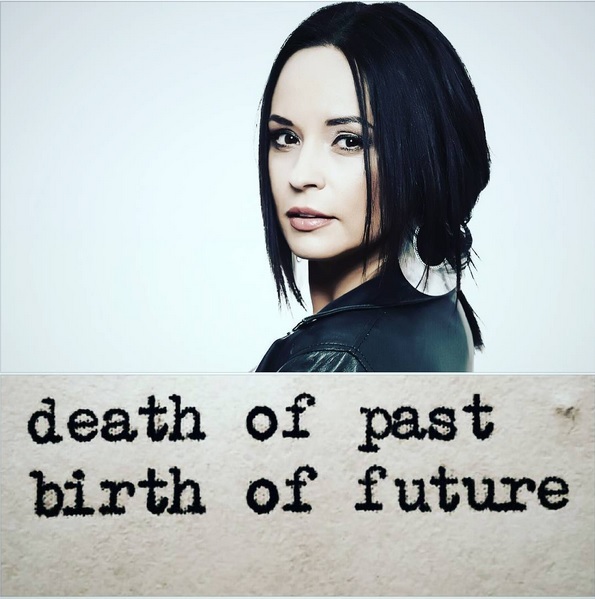 Andreea Marin scrie constant mesaje în limba engleză, ce par să fie destinate pentru Tuncay.