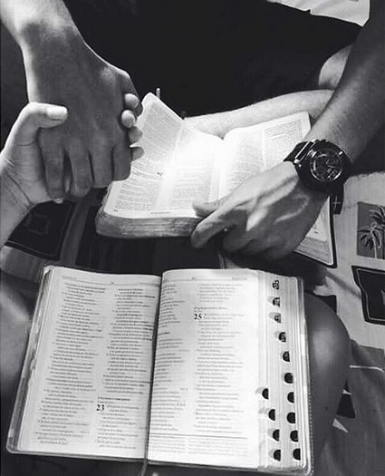 Carmen învaţă alături de un bărbat misterios.