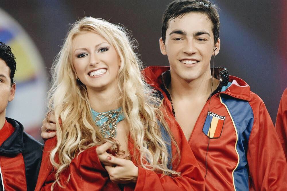 ”Iubesc să fiu româncă pentru că suntem oameni buni în suflet şi, deşi am călătorit în toată lumea, cei mai sufletişti oameni sunt în România. Românii au mai mult suflet decât alte naţii iar momentul din Mexic (cand am primit medalia de argint pentru tara noastra),
a fost, pentru mine şi pentru Petrisor, cel mai frumos sentiment de mândrie. La mulţi ani, România!”